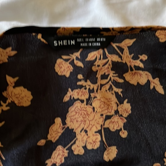 Bundle of 2 Floral SHEIN Tops - Picture 6 of 6